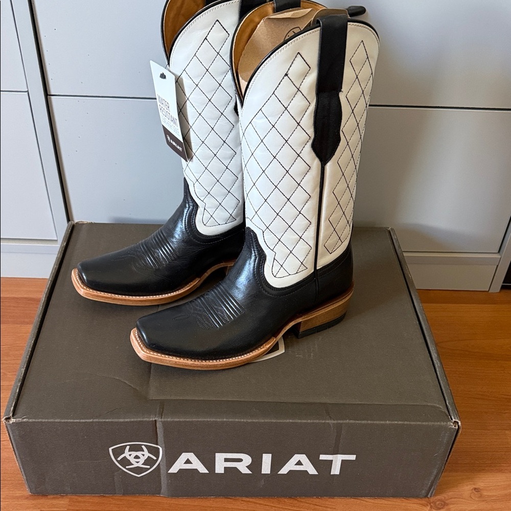 NIB Ariat Futurity Denton Little Black Dress/Bright Pearl size 7